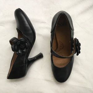 Sofft Black Leather Mary Jane Pumps Flower Detail
